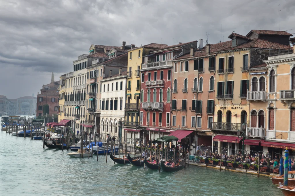 Fotografía de Venecia después de editar con Luminar Neo: cielo mejorado.