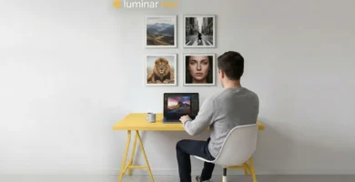 Persona editando fotos con Luminar Neo en su ordenador