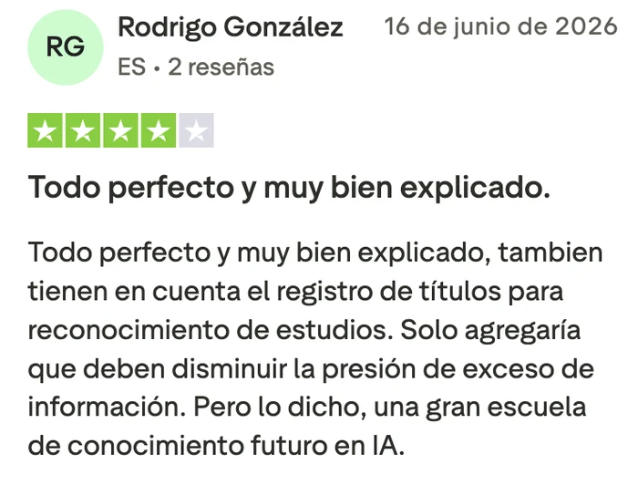 Opinión de cuatro estrellas sobre CenteIA en Trustpilot.